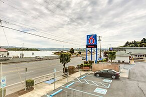 Motel 6 Coos Bay, OR