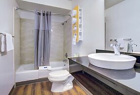 Motel 6 Coos Bay, OR