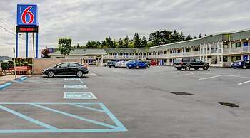 Motel 6 Coos Bay, OR