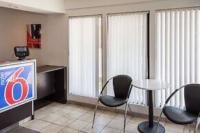 Motel 6 Bakersfield, CA - Convention Center