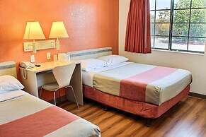 Motel 6 Coalinga, CA - East