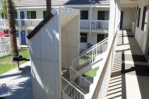 Motel 6 Coalinga, CA - East