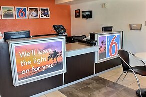 Motel 6 Coalinga, CA - East