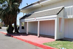 Motel 6 Coalinga, CA - East