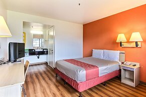 Motel 6 Salinas, CA - North Monterey Area