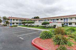 Motel 6 Salinas, CA - North Monterey Area