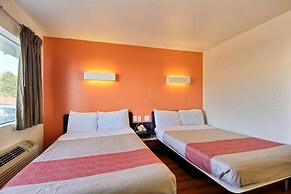 Motel 6 Laredo, TX - South