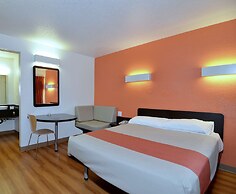 Motel 6 Laredo, TX - South