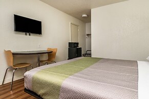 Motel 6 Fort Worth, TX - North