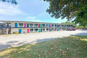 Luxury Inn by OYO Albany