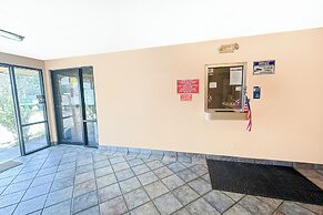 Luxury Inn by OYO Albany