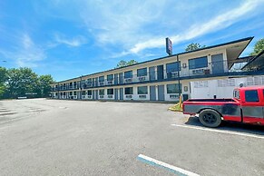 Luxury Inn by OYO Albany