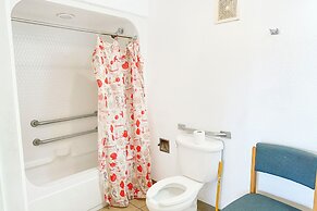 Luxury Inn by OYO Albany