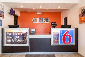 Motel 6 Longview, TX