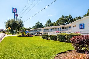Motel 6 Longview, TX