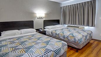 Motel 6 Longview, TX