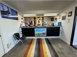 Motel 6 Janesville, WI