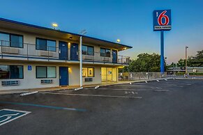 Motel 6 Red Bluff, CA