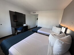Motel 6 Bakersfield, CA - South