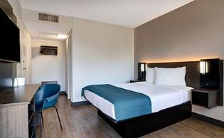 Motel 6 Bakersfield, CA - South