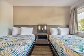 Motel 6 Russellville, AR