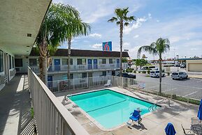 Motel 6 Lost Hills, CA