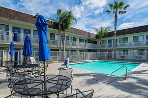Motel 6 Lost Hills, CA