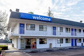Motel 6 Porterville, CA