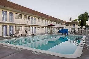 Super 8 by Wyndham Turlock