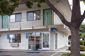 Super 8 by Wyndham Turlock