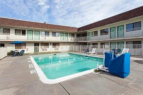 Super 8 by Wyndham Turlock