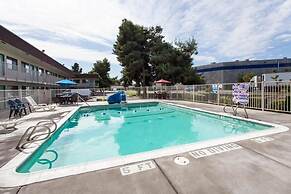 Super 8 by Wyndham Turlock