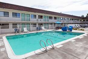 Super 8 by Wyndham Turlock