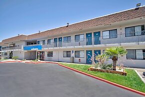 Motel 6 Palmdale, CA