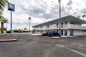 Motel 6 Blythe, CA