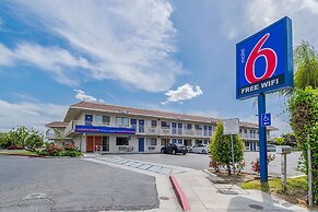 Motel 6 Bakersfield, CA - Airport