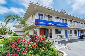 Motel 6 Bakersfield, CA - Airport