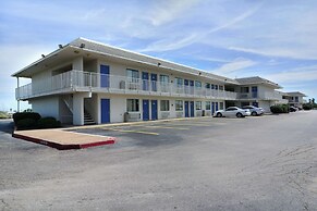 Motel 6 Galveston, TX