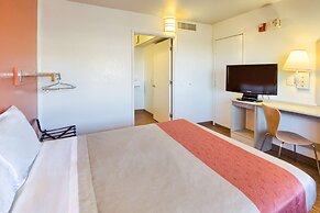 Motel 6 Pendleton, OR