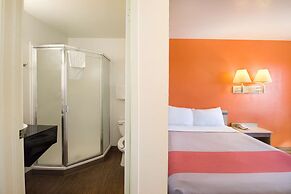 Motel 6 Pendleton, OR