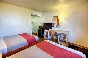 Motel 6 Pendleton, OR