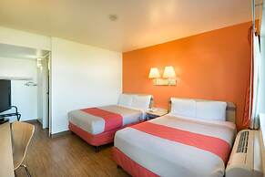 Motel 6 Pendleton, OR