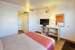 Motel 6 Pendleton, OR