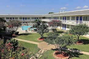 Motel 6 Austin, TX - North