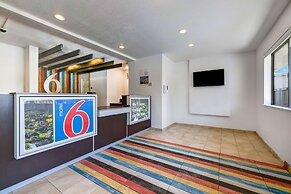 Motel 6 Kirkland, WA - North Kirkland