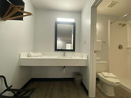 Motel 6 Windsor Locks, CT - Hartford