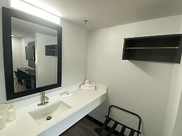 Motel 6 Windsor Locks, CT - Hartford