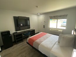 Motel 6 Windsor Locks, CT - Hartford