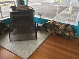 Waterfront Lodge Motel