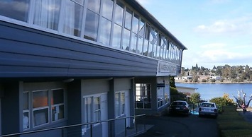 Waterfront Lodge Motel